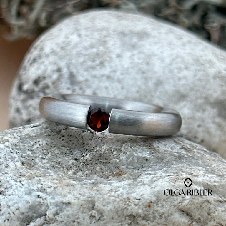 Pneu Ring Edelstahl mit Granate SALE