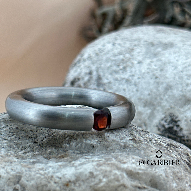 Pneu Ring Edelstahl mit Granate SALE