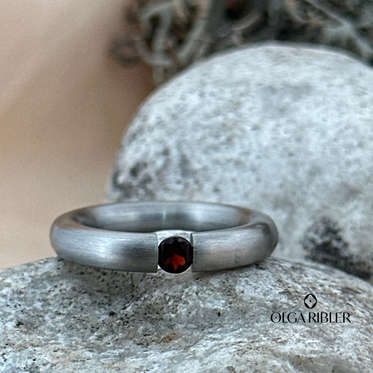 Pneu Ring Edelstahl mit Granate SALE
