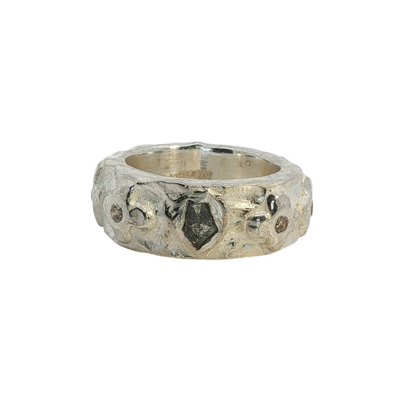 Unikat Ring mit Salt & Pepper Diamond | By Olga Ribler