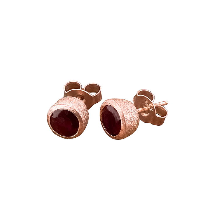 Ohrstecker Hannah mit 5 mm Rubin