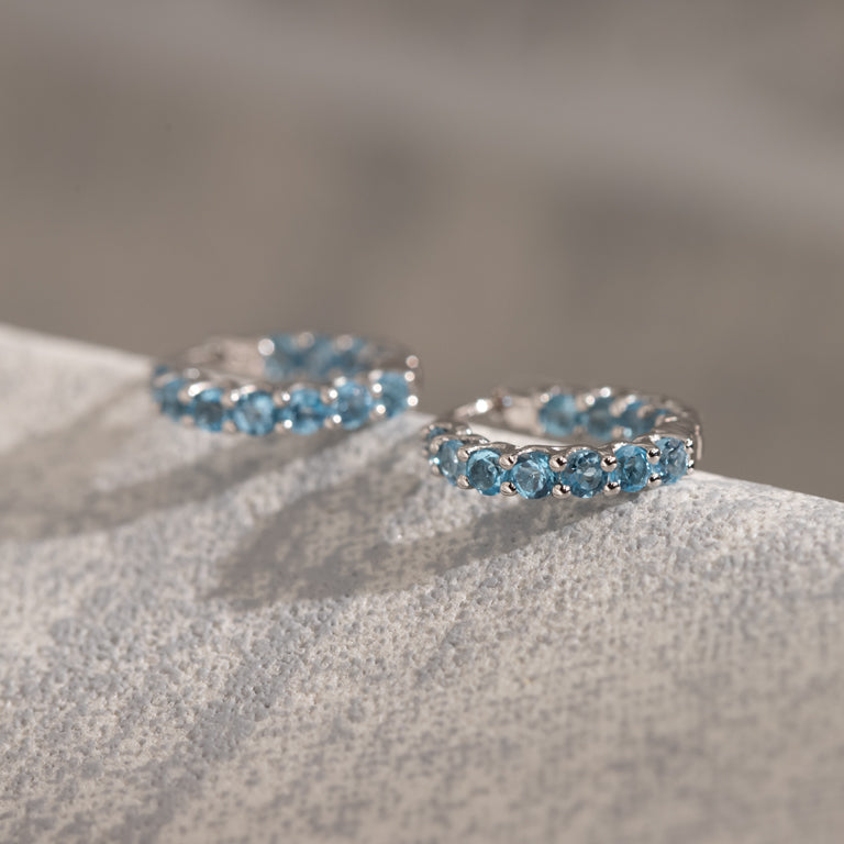 Creolen SOLVEIG 14mm mit Blauen Topasen