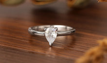Ring CATIA mit 6mm Topas 9k Weissgold