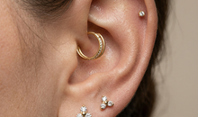 Titan G23 Piercing mit 3 Zirkonia 2 mm – 1.0 mm / 8 mm