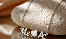 Asymmetrische Namenskette mit Herz – individuell & modern