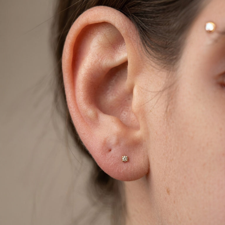 Ohrstecker DIANA mit Diamant Full Cut 2.5 mm 18 K Gelbgold