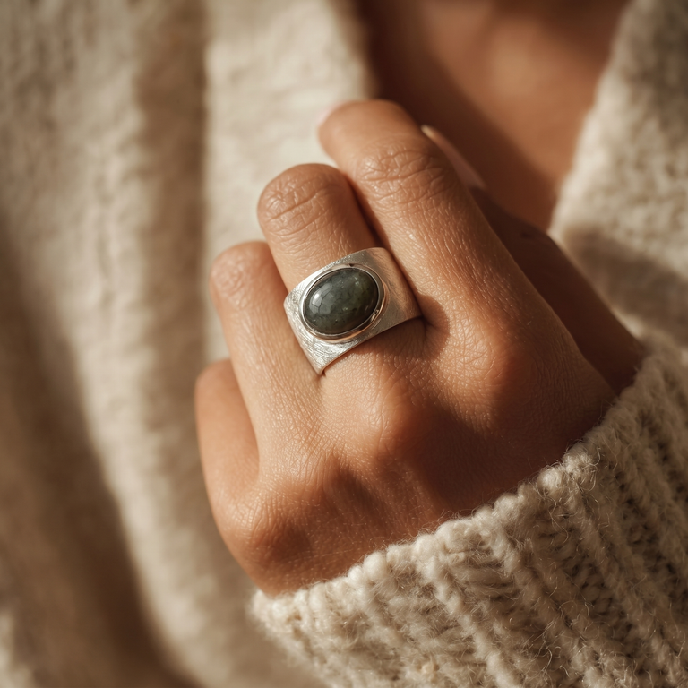 Unikate Ring NADINE – 925 Sterling Silber, Labradorit