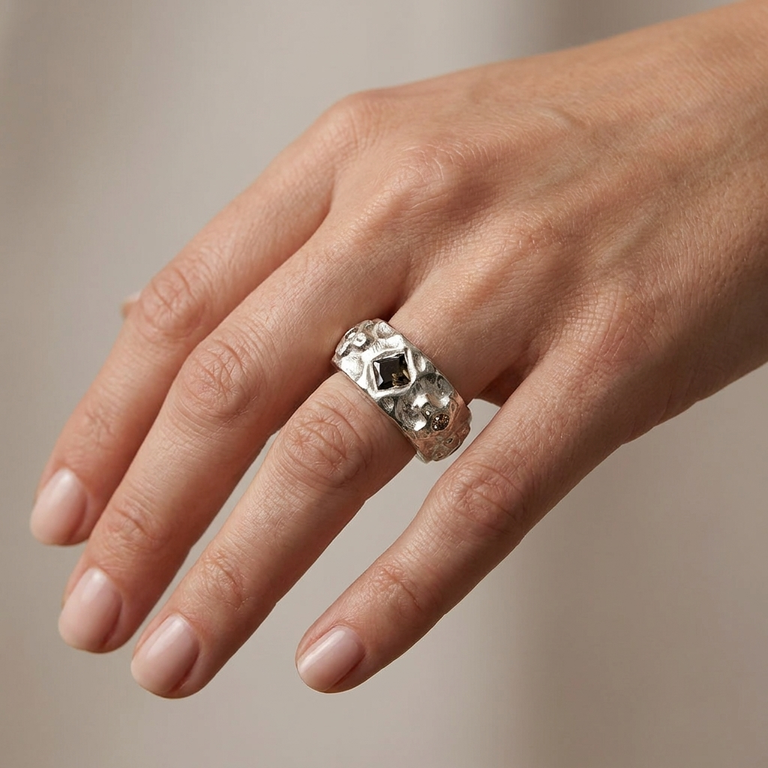 Salt und Pepper Diamond Ring