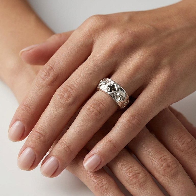 Salt und Pepper Diamond Ring