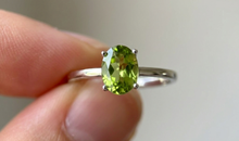 Ring FLORINEA mit Peridote 6X8 mm