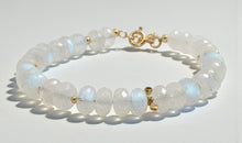 Regenbogenmondstein Armband – facettierte Rondellen | 925 Silber