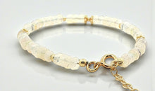 Edelsteinarmband mit Opal