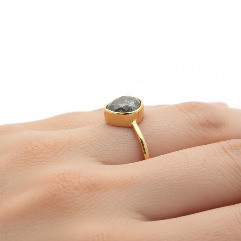 Unikate Ring Gelb 9 Karat Gold mit Salt & Pepper Diamant 7X8 mm
