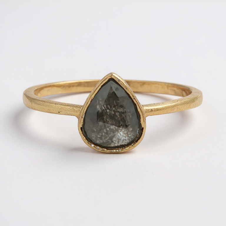 Unikate Ring Gelb 9 Karat Gold mit Salt & Pepper Diamant 7X8 mm