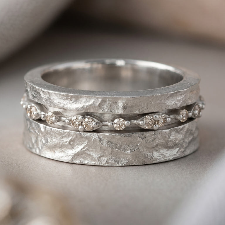 SARIYA ALVAR Ring mit Diamanten