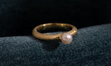 Ring ASTRID 2.5 mm matt mit Perle
