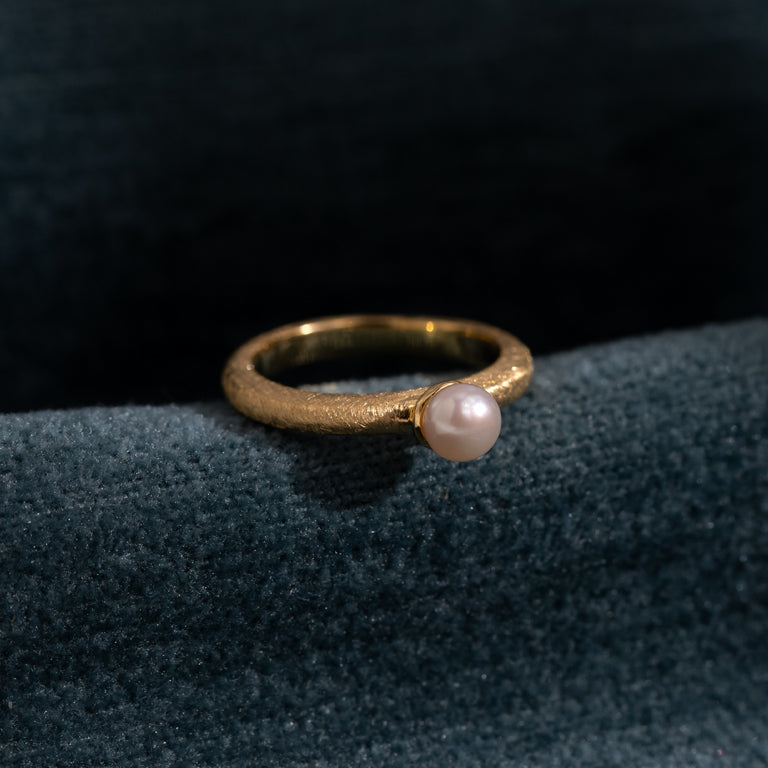 Ring ASTRID 2.5 mm matt mit Perle