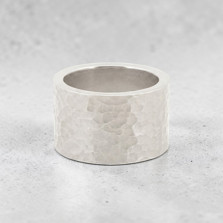 Ring SIMON – Massiv Silber, 15 mm, gehämmert & matt