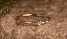 Engagement Ring BRIANA mit Mondstein 2mm