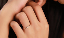 Engagement Ring BRIANA mit Mondstein 2mm