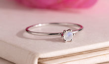 Ring  MINI BRIANA  mit Mondstein 3mm