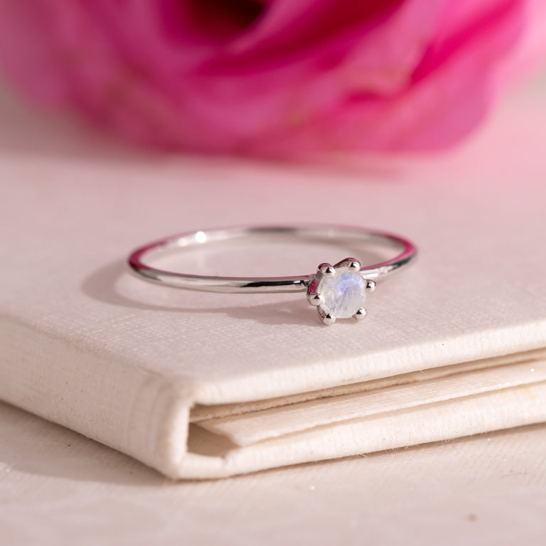 Ring  MINI BRIANA  mit Mondstein 3mm