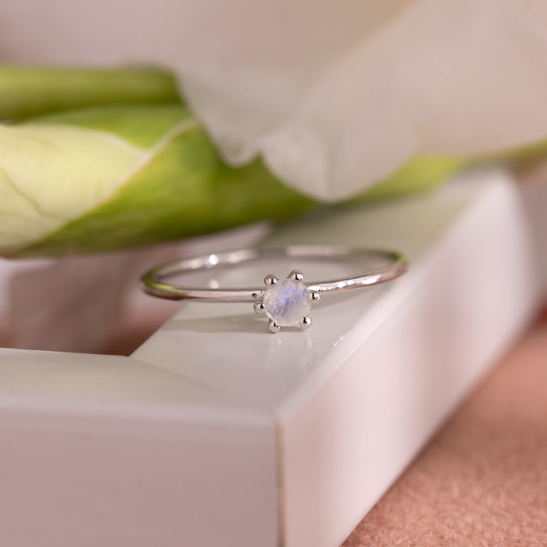 Ring  MINI BRIANA  mit Mondstein 3mm