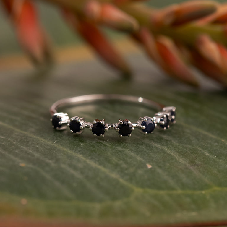 Ring NOORA mit Saphiren 2mm