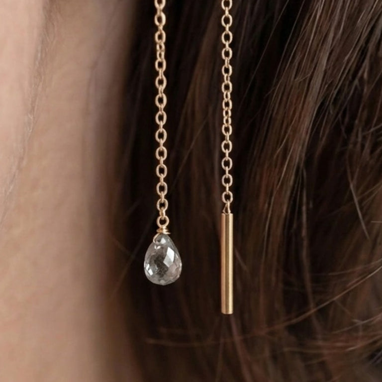 18 Karat Gold Kettenohrringe mit grauem Tropfen-Diamant