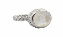 Mondstein Ring Oval 9×11 mm – Floral