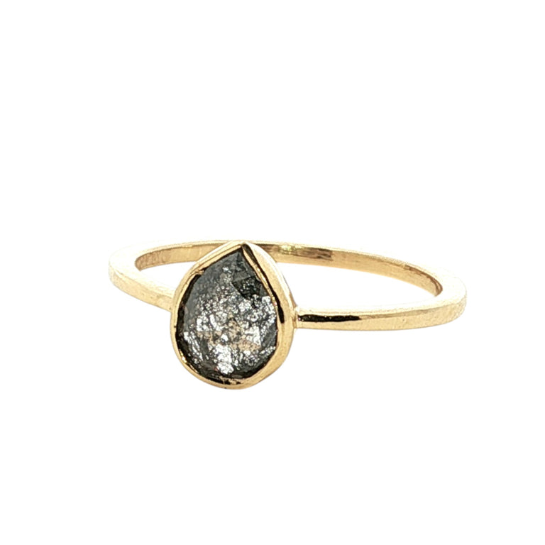 Unikate Ring Gelb 9 Karat Gold mit Salt & Pepper Diamant