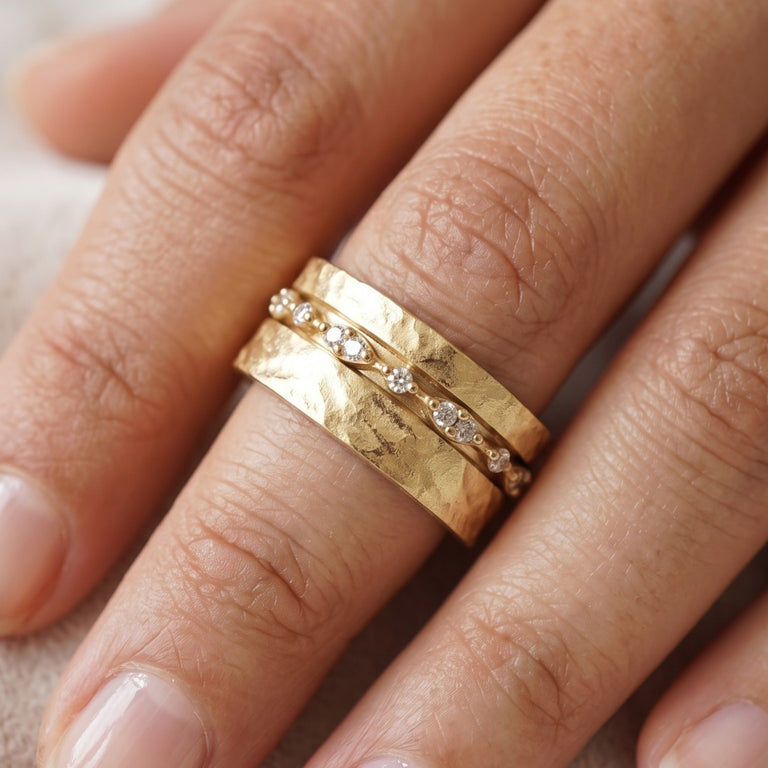 SARIYA ALVAR Ring mit Diamanten