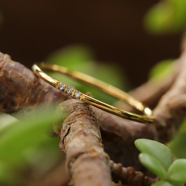 Edelstahl Ring  gelbvergoldet 1mm mit 3 Zirkonia