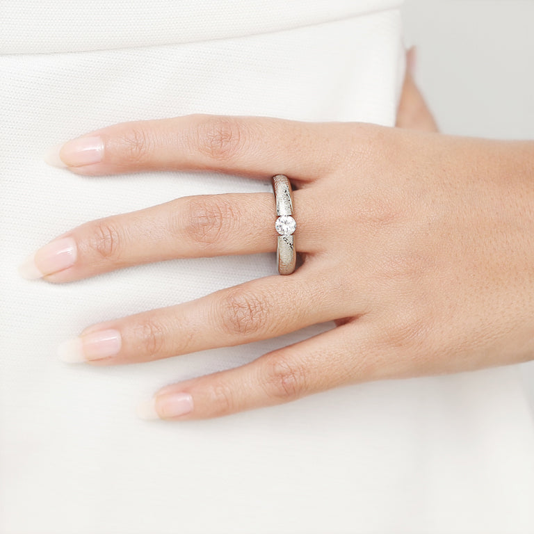 Edelstahl Ring mit Zirkonia PNEU 6mm gemustert