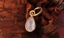 Anhänger  ADELINA in Tropfenform mit Mondstein 4X6mm