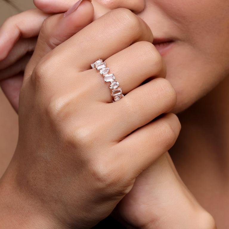 Ring NEVIN mit Topasen