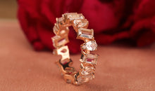 Ring NEVIN mit Topasen