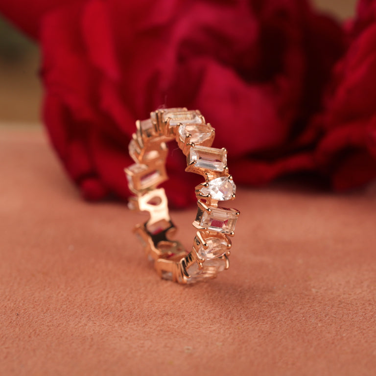 Ring NEVIN mit Topasen