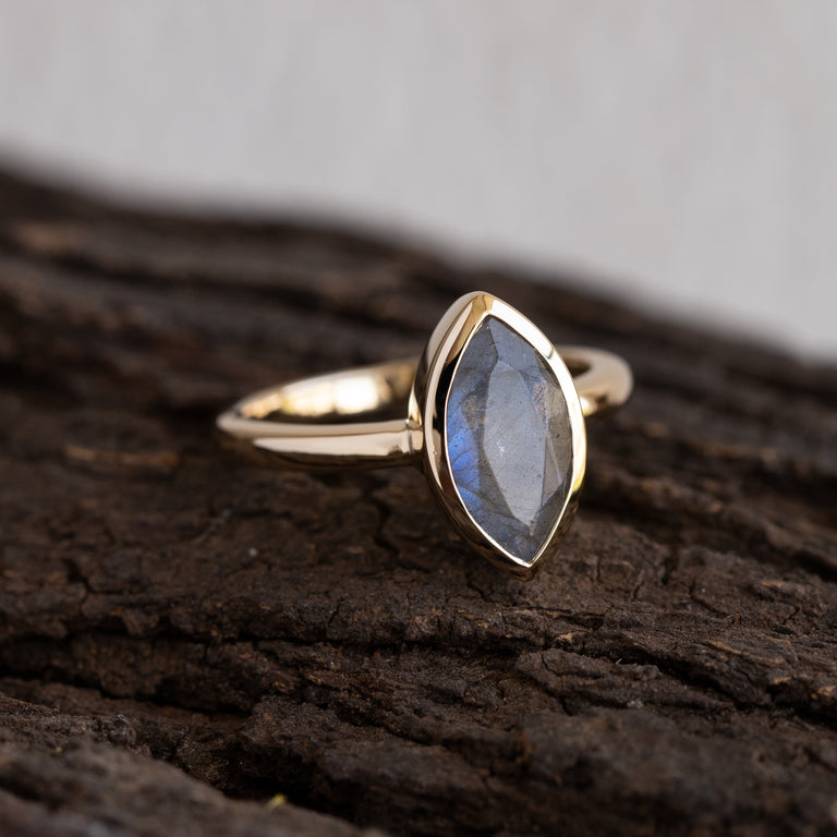 Ring INGE NAVETTE mit Labradorit