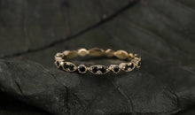 Ring SARIYA mit Spinel