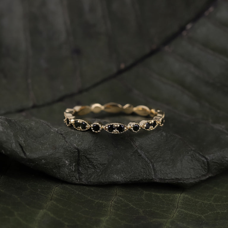 Ring SARIYA mit Spinel