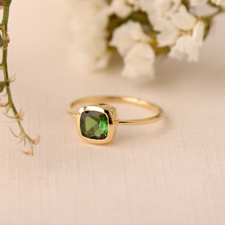 Unikate Ring mit Grünturmalin 18k Gold