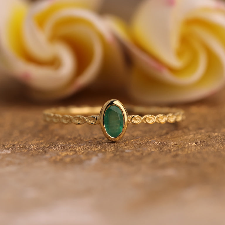 Ring  VIOLETTA  mit Smaragd 3x5mm